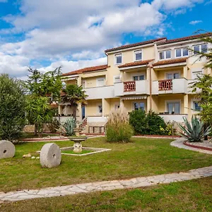 appartements-strand-vir.hotelinzadar.com/